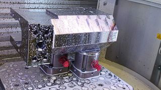 Bearbeitet werden auf den Maschinen der Baureihe HF überwiegend Wiederholteile mit Losgrößen zwischen einem und zehn Stück. Die dafür vorgesehenen Toleranzen sind demnach problemlos zu erreichen. (Bild: Gebr. Heller Maschinenfabrik GmbH)