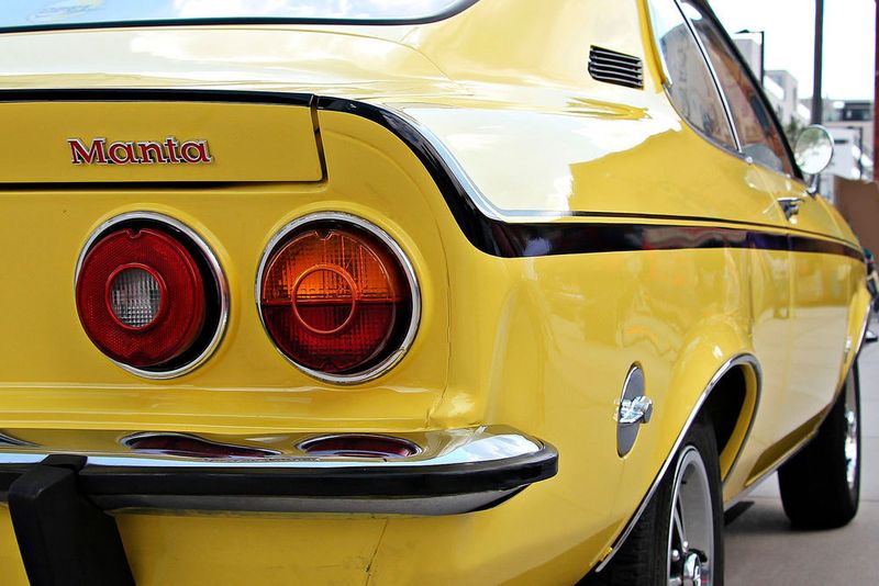 Gebaut wurde der Manta zwischen 1970 und 1988. Immer aber war der Anspruch, der Konkurrenz auf der Straße die Rücklichter zu zeigen. (gemeinfrei)