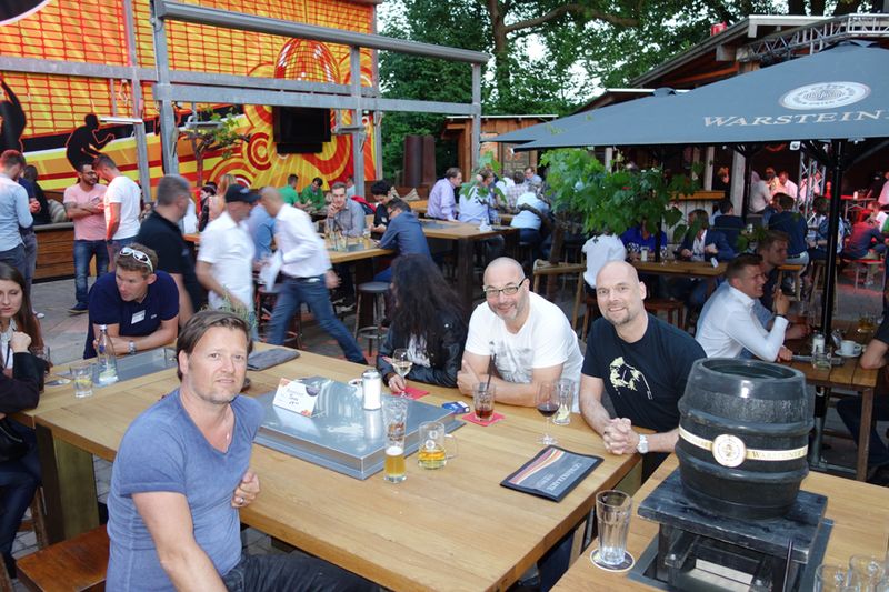 (v. l.) Oliver Gneuss, Avago, mit Thomas Flemming und Sascha Müller, Micron (Bild: IT-BUSINESS)