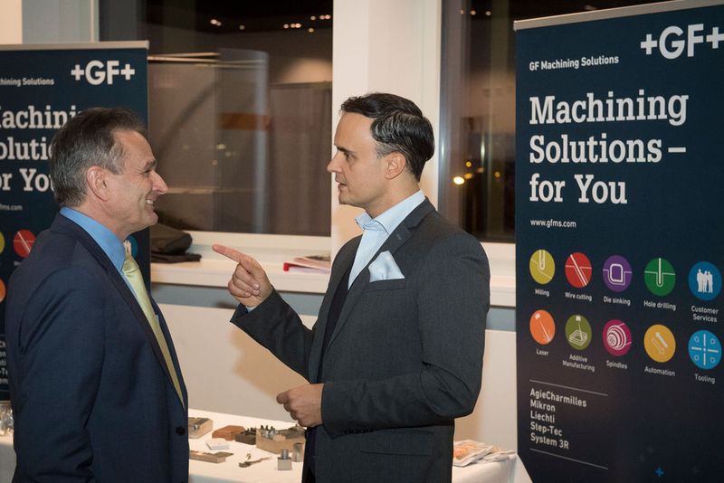 Der Kongress und die Tischmesse im Foyer boten einen angenehmen Rahmen für Gespräche und das Networking. (Thomas Entzeroth)