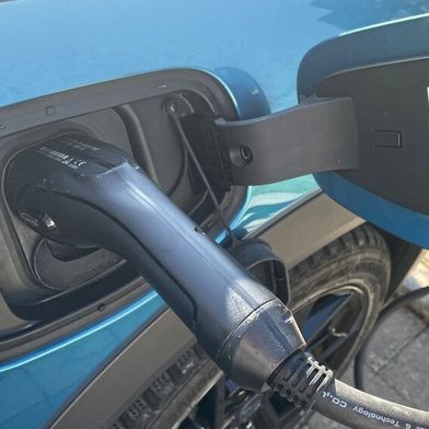 Die Suche nach einem Gebrauchtwagen führt immer mehr Käufer zu einem Elektromodell. (Bild: Grimm – VCG)