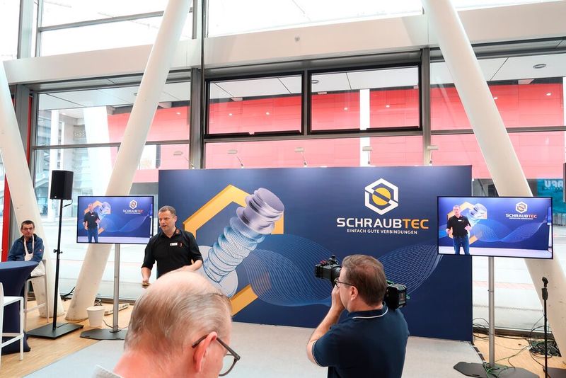 Impressionen von der Verbindungstechnikmesse Schraubtec am 16. April in der Stuttgarter Carl-Benz-Arena ... (Bild: P. Königsreuther)