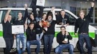 Simon Nowotni (oben) und sein Team freuen sich über den Deutschen Werkstattpreis 2014. (Foto: Bausewein)