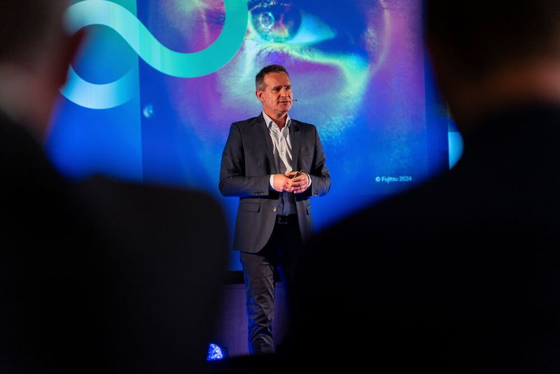 Stephan Roth von Fujitsu zieht die Gäste mit seinem Vortrag zur sicheren Datenhaltung in den Bann. (Bild: Vogel IT-Medien)