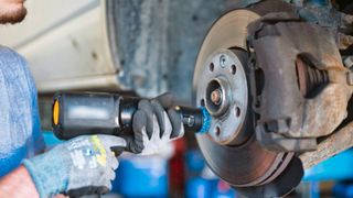 Der Schleifmitteleinsatz ist austauschbar und soll laut dem Hersteller im Schnitt für 800 Räder reichen. (Bild: Herrmann Innovations)