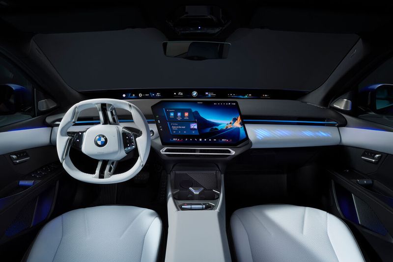 The interior is familiar from the iX3, modern and high-quality. (Image:BMW)