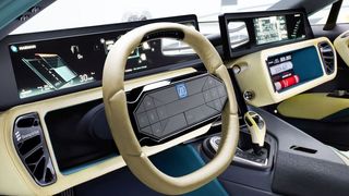 Barlog Plastics optimiert, wie es heißt, POM-Kunststoffe für Einsatz im Fahrzeuginnenraum. Auf der Fakuma 2018 präsentiere der Hersteller mit Kebaform XFA nun seine besonders robusten POM-Copolymer-Typen. Hier ein Einsatzbeispiel: Automobilinterieur Rinspeed Etos. Halle A3 am Stand 3209. (Rinspeed / Dingo Photo)