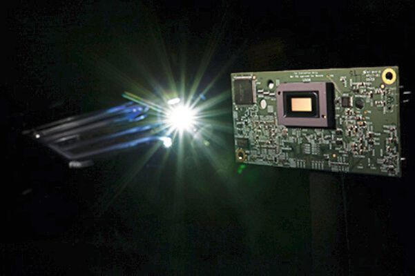 Bild 4: Der Chipsatz DLP5531-Q1 wurde von TI eigens für hochauflösende Scheinwerfersysteme entwickelt. (Texas Instruments)