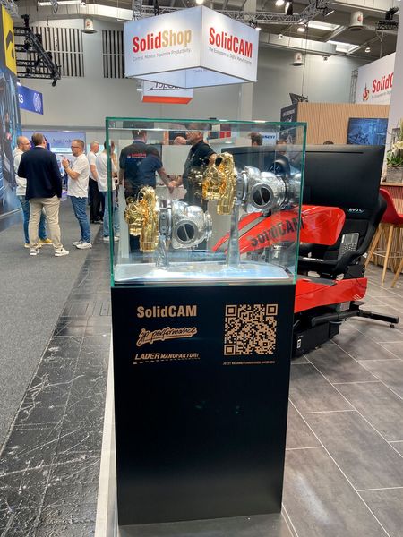 Eyecatcher am Stand von SolidCAM. (Bild: Stefanie Michel)