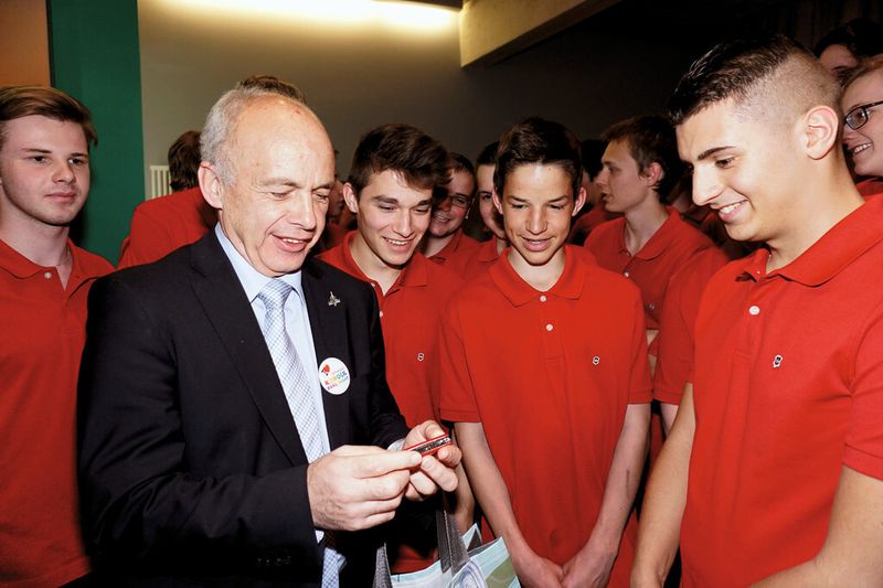 Funktionstest mit Bundesrat Ueli Maurer. (Bild: Swissmechanic)