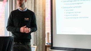 Nils Flaschel zeigt auf der NETGO Roadshow, wie Sie Daten richtig erfassen, auswerten und die richtigen Schlüsse daraus ziehen, damit Sie Ihr Geschäft in Fahrt bringen – in Echtzeit! (NETGO)