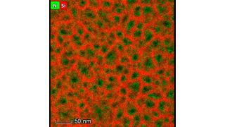 TEM-Aufnahme des npSi/PPy-Kompositmaterials (npSi = nanoporöses Silizium; Ppy = Polypyrrol).  (Bild: HZG/TUHH)