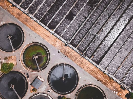 Abwasser zeigt die Entwicklungen der Corona-Lage deutlich früher auf als medizinische Tests. Abwasser zeigt die Entwicklungen der Corona-Lage deutlich früher auf als medizinische Tests.