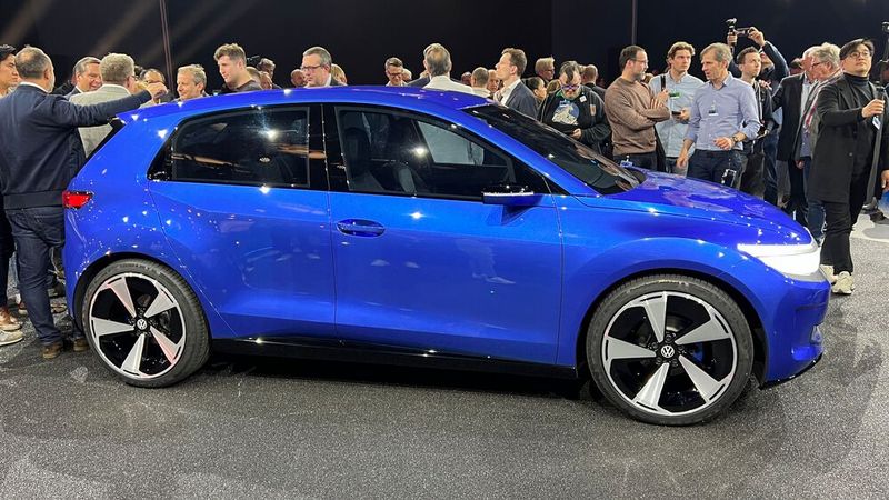Schaut man sich das Fahrzeug von allen Seiten an, wird deutlich, hier steht der elektrische VW Polo-Golf. (Bild: Dirk Kunde)