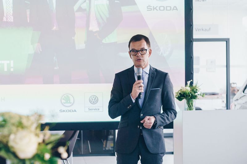 Vertriebschef Stefan Quary erläuterte die Bedeutung des Standorts für den Absatz des Importeurs. (Volkswagen Automobile Frankfurt)