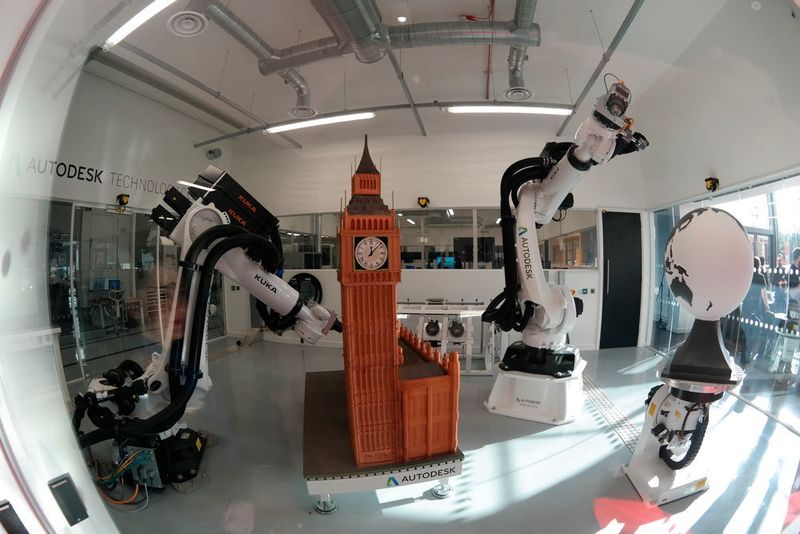 Blick in eine der Ausstellungsräume des Autodesk-Technikzentrums in Birmingham. (Reinhold Schäfer)