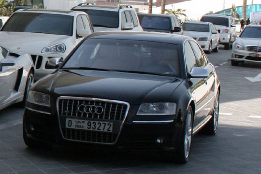 Ein gewöhnlicher Audi S8 ist hier alles andere als auffällig. (Archiv: Vogel Business Media)