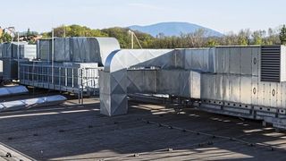 Belüftungsanlagen könnten dank einem neuen Verfahren vom Karlsruher Institut für Technologie bald synthetischen Rohstoff liefern. (©lapis2380 - stock.adobe.com)