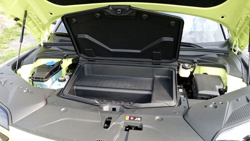 Vorne gibt es zusätzlich einen Frunk, der jedoch nur für Kleinigkeiten Platz hat. (Wehner/Vogel Communications Group)