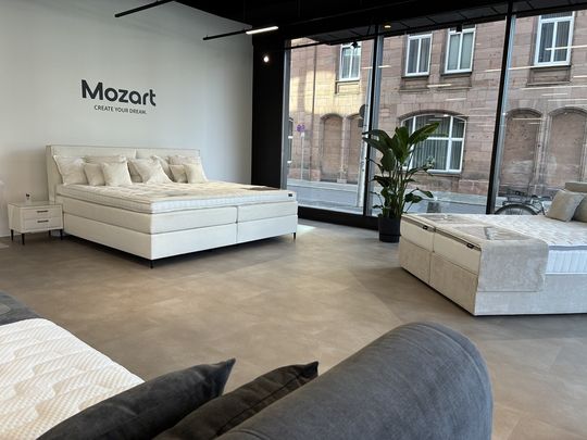 Showrooms als Ergänzung: Mozart Bett betreibt mittlerweile sieben Showrooms in Deutschland und Österreich. Zum Beispiel in Hamburg stieg so der Umsatz um 36 Prozent.(Bild:  Comfort One)