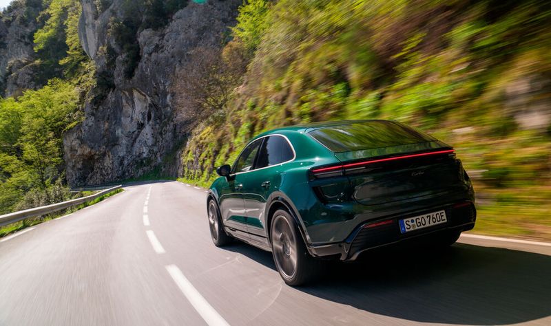 Die Höchstgeschwindigkeit gibt Porsche mit 260 Kilometern pro Stunde an.  (Bild: Autoren-Union Mobilität/Porsche)