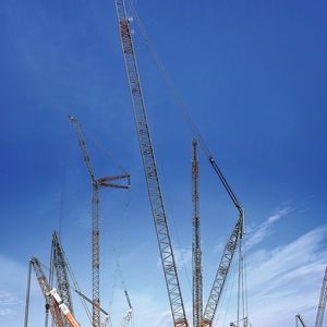 Krane, so hoch und weit das Auge reicht. Für die hoch belastbaren Teleskopausleger und Gittermaste setzt Liebherr auf Force-Arc, dem derzeit fortschrittlichsten MAG-Verfahren.Bild: EWM