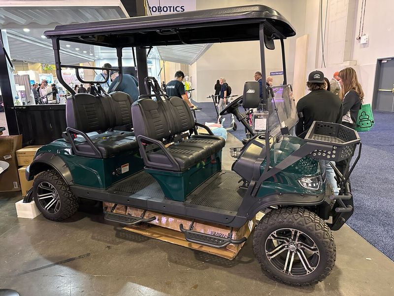 Das ist doch mal ein GolfCart für unser nächstes Golfturnier. (Bild: Vogel IT-Medien)