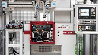 Die Profilwalzmaschine PR 15 HP zeigt Profiroll auf der Metav 2018 in Düsseldorf.  (Profiroll)