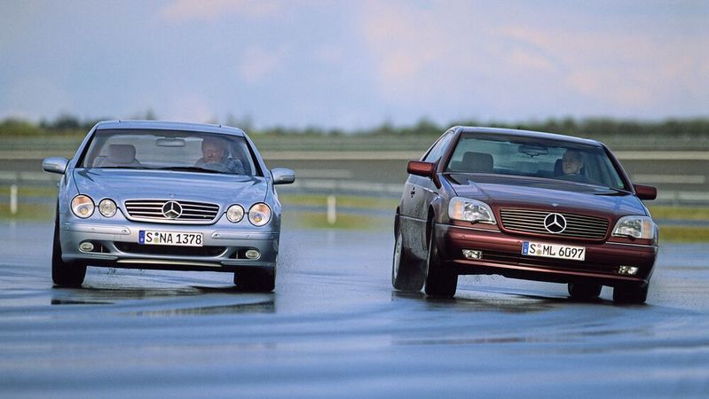 Mercedes-Benz war um die Jahrtausendwende einer der ersten OEM, der Wankbewegungen der Karosserie mit aktiven Systemen unterdrückte.(Bild:  © Mercedes-Benz AG)