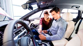 Die Automobilbranche verliert dem Arbeitgeberranking von Universum zufolge bei Young Professionals aus allen Fachbereichen erstmals deutlich an Beliebtheit. (Audi)