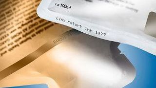 Die spezielle Linx-Retort-Tinte 1077 ist für Continuous-Inkjet-Drucker aus der Linx-8900-Serie von Bluhm Systeme gemünzt. (Bluhm Systeme)