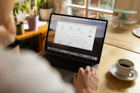Ob das CRM der Zukunft noch ein Interface haben wird? Nehmen Sie jetzt an der Umfrage teil und gewinnen Sie ein kostenfreies Ticket für die CRM Experience 2026.(Bild:  Pexels)