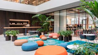 Das Design der AEB-Zentrale in Stuttgart soll Mitarbeitern mehr Freiräume ermöglichen. (AEB)