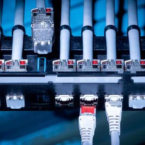 Installateure können die EL4.0-Module in allen 19-Zoll-Panels und Dosen des R&Mfreenet-Systems verwenden.(Bild:  R&M (Reichle & De-Massari AG))