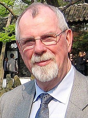 Dr.-Ing. Wolfgang Kreinberg, Senior Consultant International Affairs und davor Mitglied der Geschäftsleitung bei TÜV Süd Product Service, ist mit dem Thomas A. Edison Award der Internationalen Elektrotechnischen Kommission (IEC) ausgezeichnet worden. (Archiv: Vogel Business Media)