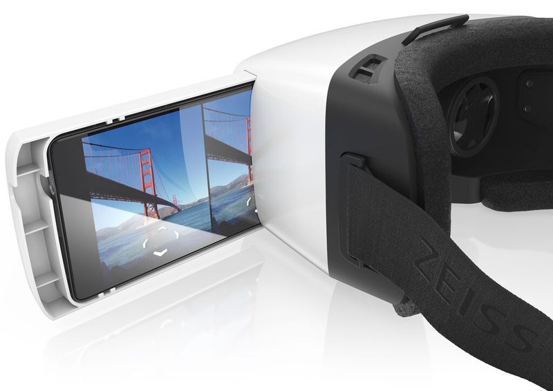 Das durchsichtige Visier auf der Vorderseite ermöglicht die Nutzung von Augmented Reality Anwendungen mit der Smartphone-Kamera. (Bild: Zeiss)