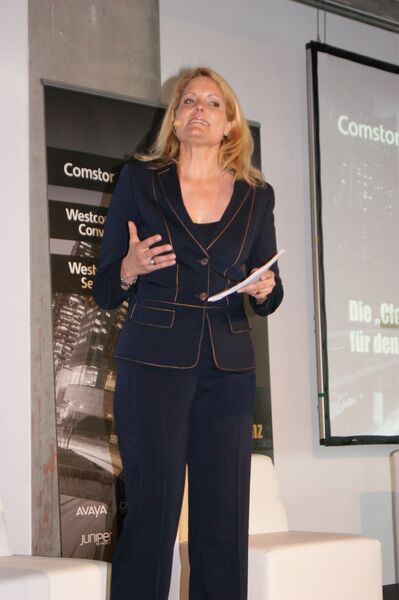 Moderatorin Britte Schweinhage führte charmant und kompetent durch das Programm. (IT-Business)