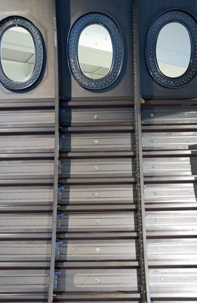 Ausschnitt der Rumpfschale eines Airbus A350 XWB: Der Rumpf dieses Flugzeugs besteht überwiegend aus CFK. (Bild: Michel)