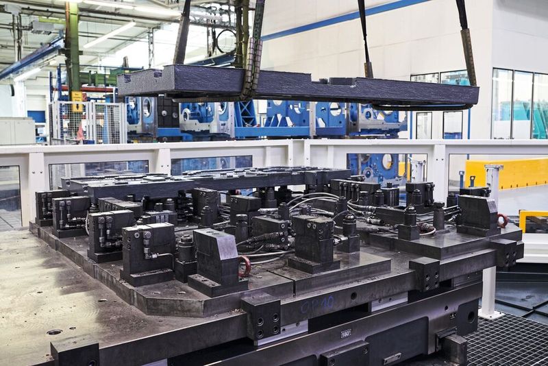 AMF beherrscht die Königsdisziplin der Spanntechnik und entwickelt flexible Spannlösungen, auch eingebettet in Vorrichtungen, die sich für verschiedene Bauteile-Varianten und kleine Stückzahlen einsetzen lassen. (Bild: AMF)