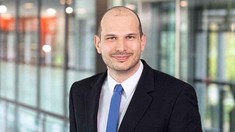 „Um weiterhin vorne im internationalen Vergleich zu bleiben, ist es von entscheidender Bedeutung, weiterhin in neue Produktionskonzepte zu investieren, diese zu entwickeln und zu adaptieren“, findet Dr. Gereon Weiß, Abteilungsleiter Automation Systems am Fraunhofer IKS. (Bild:  Fraunhofer-Institut für Kognitive Systeme IKS)