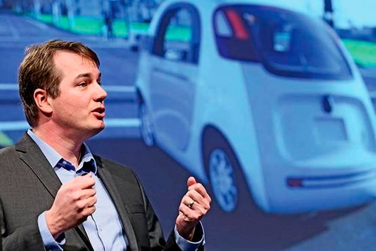 Chris Urmson, Chef des Projekts für autonome Fahrzeuge bei Google, rief die  Sicherheitsbehörde National Highway Traffic Safety Administration (NHTSA) um Hilfe. (Foto: Google)