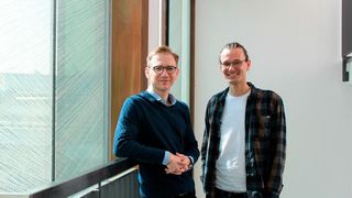 Frederic Krahforst (l.), Gründer und CEO von Tradelink, mit Tobias Nendel, Gründer und CTO, in ihrem Münchener Office. (Tradelink)