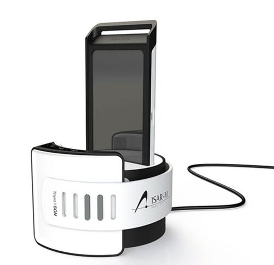 Tecnoseal hat das Armband des Nachblutungsdetektors, das aus biokompatiblem Silikon in speziellem, schmutzabweisend Design produziert wird, entwickelt.(Bild:  Isar-Medical Technology)