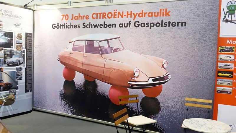 Jubiläum für eine Kultfederung. Vor 70 Jahren gab es Citroëns Hydropneumatik im Vorgänger der DS, dem Traction Avant, erstmals zu kaufen. Die Citroën-Community feiert die legendäre Hydropneumatik auf Messen wie der Techno Classica. (Bild: Dominsky – VCG)