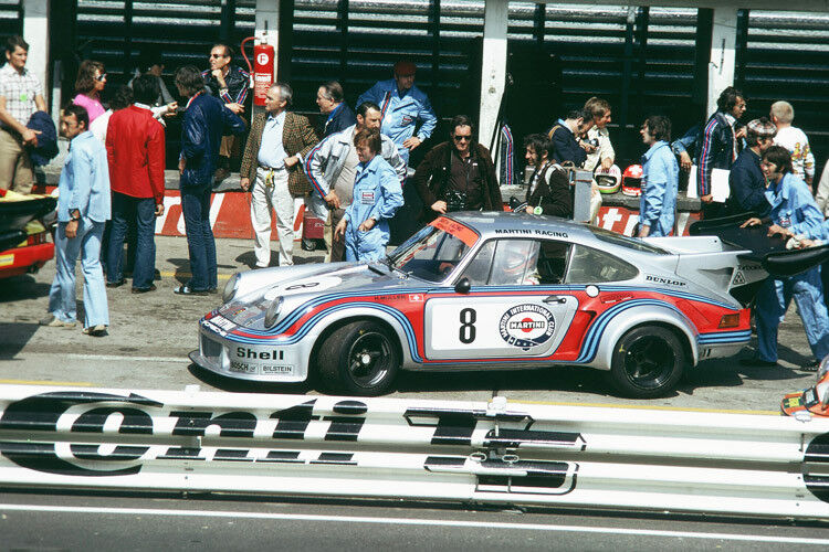 Porsche 911 Carrera RSR Turbo beim Renneinsatz auf dem Nürburgring 1974. (Foto: Porsche)