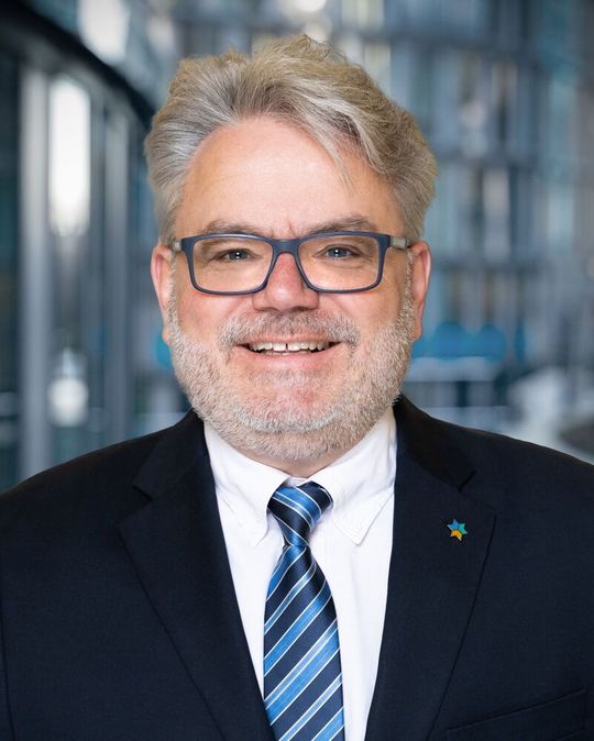 Felix Binsack wechselt nach 28 Jahren operativer Führung in die Rolle des Founder & Vice Chairman of the Board. (Bild:  Timetoact Group)