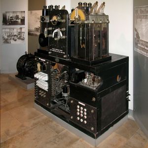 Poulsen-Lichtbogen-Sender im Deutschen Museum München.(Bild:  Poulsen-Lichtbogen-Sender /Clemens PFEIFFER / CC BY )