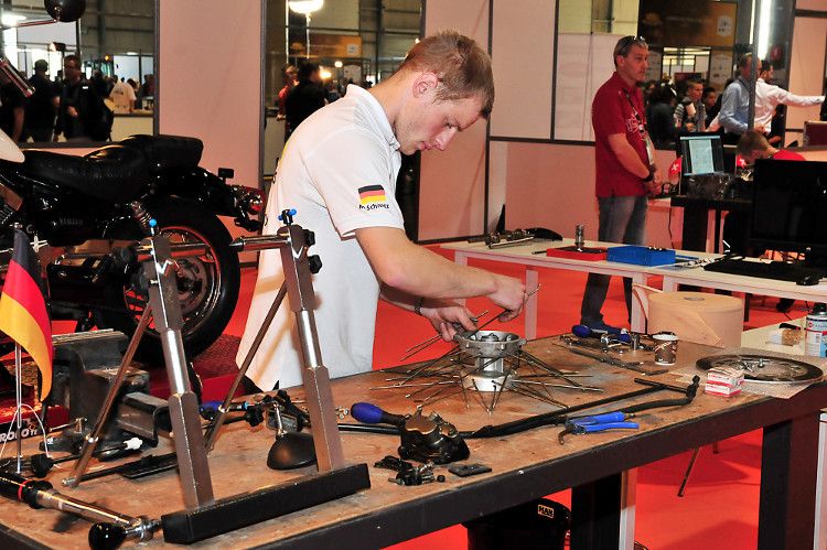 Die deutschen Goldjungs in den Fahrzeugberufen waren der Zweiradmechaniker Markus Schmitz und ... (Foto: Schmidt)
