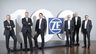 Der Vorstand der ZF Friedrichshafen AG in Vorfreude auf das Jubiläum: (v.l.) Dr. Konstantin Sauer, Dr. Stefan Sommer, Jürgen Holeksa, Michael Hankel, Wilhelm Rehm, Rolf Lutz. Nicht im Bild Dr. Franz Kleiner, seit Jahresbeginn 2015 neu im ZF-Vorstand. (Bild: ZF)