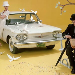 Ist der Ruf erst einmal angekratzt, zuckt der amerikanische Konsument empfindlich zurück und befleißigt sich jahrelang größter Kaufzurückhaltung. Ein frühes Beispiel dafür ist die damals revolutionäre Limousine Chevrolet Corvair, die 1959 antrat, mit ihrem Heckmotor-Konzept das Segment der Kompaktwagen zu revolutionieren.